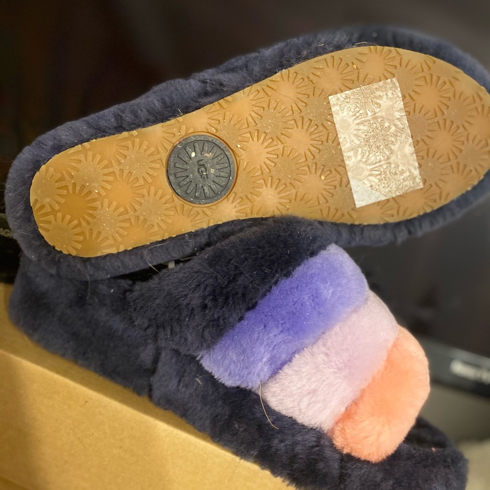 Slippers - Picture 2 of 3